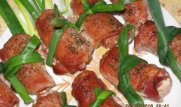 Rulouri din muschi de porc si sunca