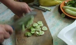 Salata asortata cu rosii si castraveti