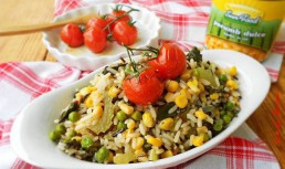 Salata calda de orez cu leurda si porumb