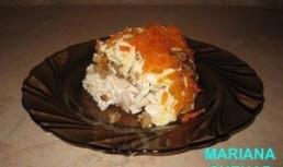 Salata cu gaina si nuci in straturi