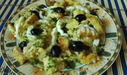 Salata de cartofi cu piept de pui in crusta de cocos