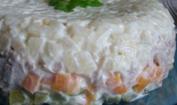 Salata de curcan in straturi