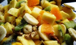 Salata de fructe cu nuci