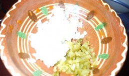 Salata de orez cu castraveti in otet