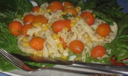 Salata de paste fusilli, porumb si carote pariziene