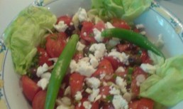 Salata de rosii cu masline grecesti