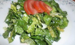 Salată de salată verde opărită cu iaurt