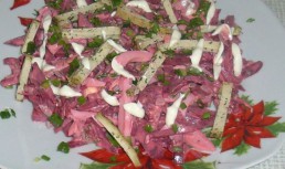 Salata de sfecla cu castraveti murati si branza Tofu