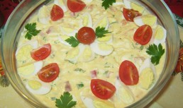 Salata de somon afumat cu mix de oua