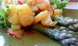 Salata de sparangel cu cartofi noi