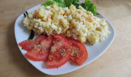 Salata din bastonase de crabi