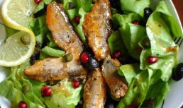 Salată mediteraneeană cu sardine