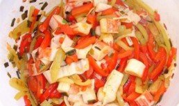 Salata moldoveneasca de surimi
