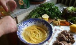 Salata verde creata cu sos picant