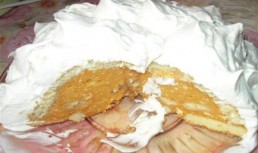 Sarlota cu crema caramel si vanilie
