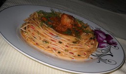 Spaghete cu chiftele in sos vanatoresc