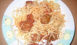 Spaghete cu chiftelute