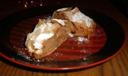 Strudel cu pere,branza cedar,seminte si nuci