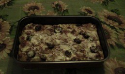 Sufleu de cartofi cu carnati de casa