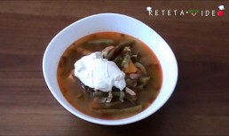 Supa de fasole verde cu costita afumata