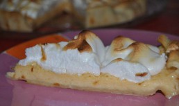 Tart~a bezea cu crem~a de lam^aie - Tarte de lim~ao merengada