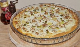 Tarta cu branza, ceapa verde si nuci