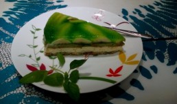 Tarta cu crema de vanilie, banane si jeleu de lime