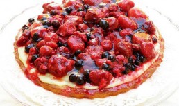 Tarta cu fructe de padure si crema de vanilie