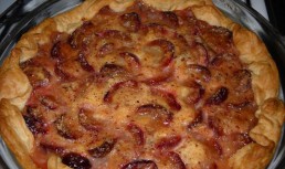 Tarta cu prune cu aluat de foitaj