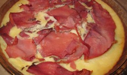 Tarta din iaurt cu ciuperci sote si prosciuto