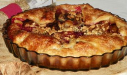 Tarta rustica cu prune si gem de prune