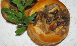 Tarte pufoase cu ciuperci salbatice