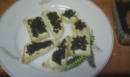 Tartine Cu Icre Negre