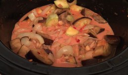 Tocanita de legume cu iaurt de capra la slow cooker CrockPot