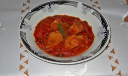 Tocaniță de porc cu ceapă și ardei copt