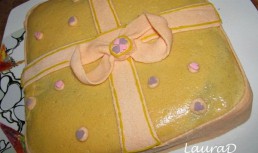 Tort cu bucati si crema de caramele