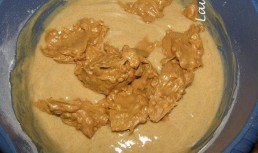 Tort de branza inghetat cu banane si unt de arahide crocant