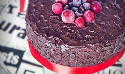 Tort de ciocolata cu crema de iaurt