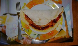 Tortillas umplute cu piept de pui picant