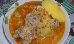 Varza fiarta cu coaste de porc