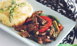 Vita cu sparanghel, ardei si orez - stil chinezesc