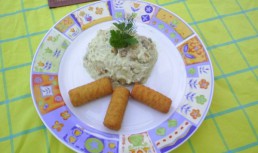 Volovan acompaniat de crochete de piure(Vol-au-vent,denumirea originala a acestei mincari)