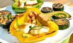 Zucchini, ardei si halloumi la gratar