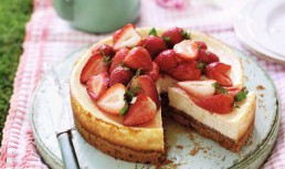Cheesecake Cu Vanilie Si Capsuni