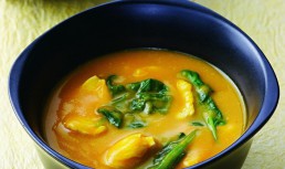 Supa De Pui Cu Dovleac Si Curry - Un Mod Inedit De A Folosi Dovleacul