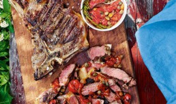 T-bone Steak Cu Sos De Rosii, Rozmarin Si Capere