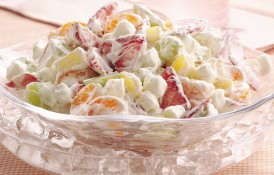 Salată de fructe cu mascarpone și frișcă