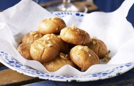 Melomakarona - biscuiți grecești cu miere și nuci
