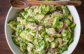 Salată cu ton și avocado