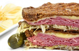 Sandwich Reuben cu carne de vită